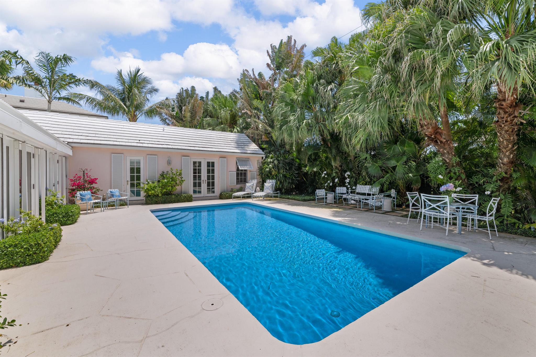 JAMAICA LANE IN - Residential