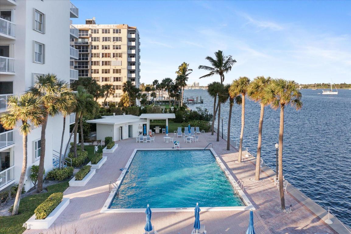 PORTOFINO CONDO PT OF LTS 15 AND 16,JARVIS PAR - Residential