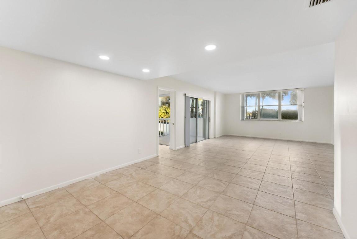 PORTOFINO CONDO PT OF LTS 15 AND 16,JARVIS PAR - Residential