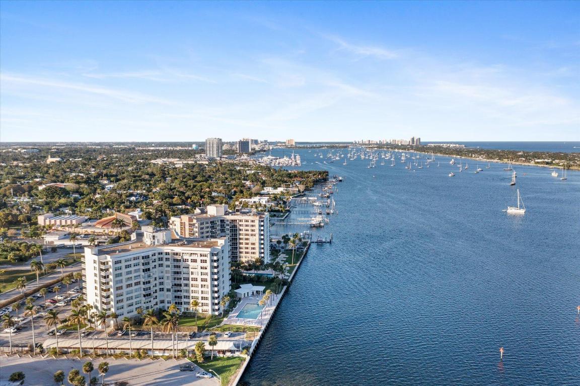 PORTOFINO CONDO PT OF LTS 15 AND 16,JARVIS PAR - Residential