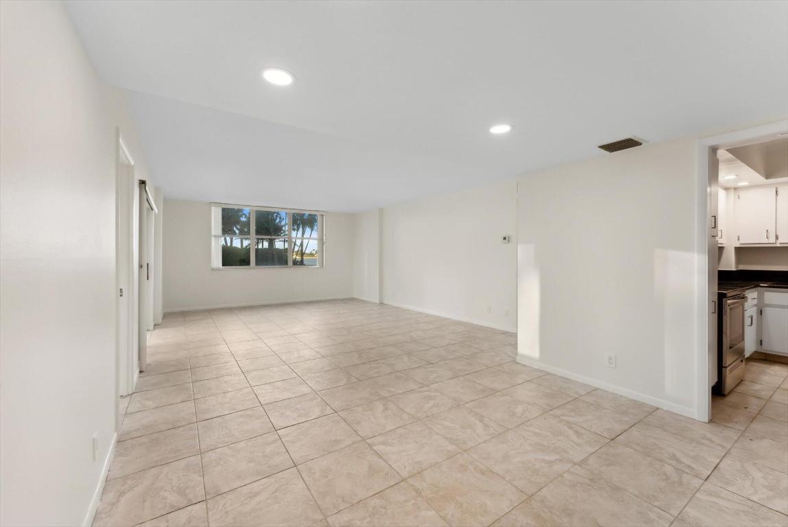 PORTOFINO CONDO PT OF LTS 15 AND 16,JARVIS PAR - Residential