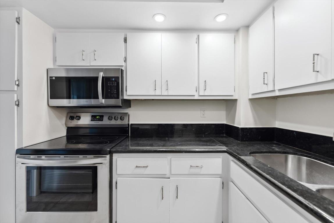 PORTOFINO CONDO PT OF LTS 15 AND 16,JARVIS PAR - Residential