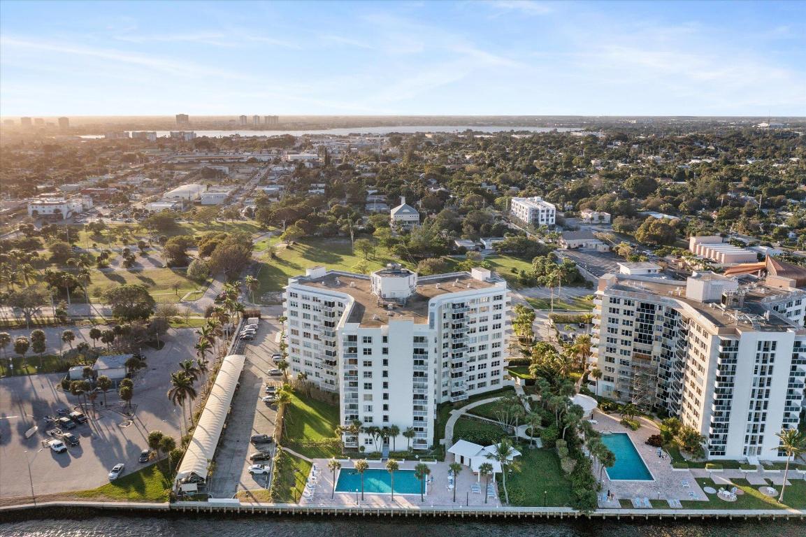 PORTOFINO CONDO PT OF LTS 15 AND 16,JARVIS PAR - Residential