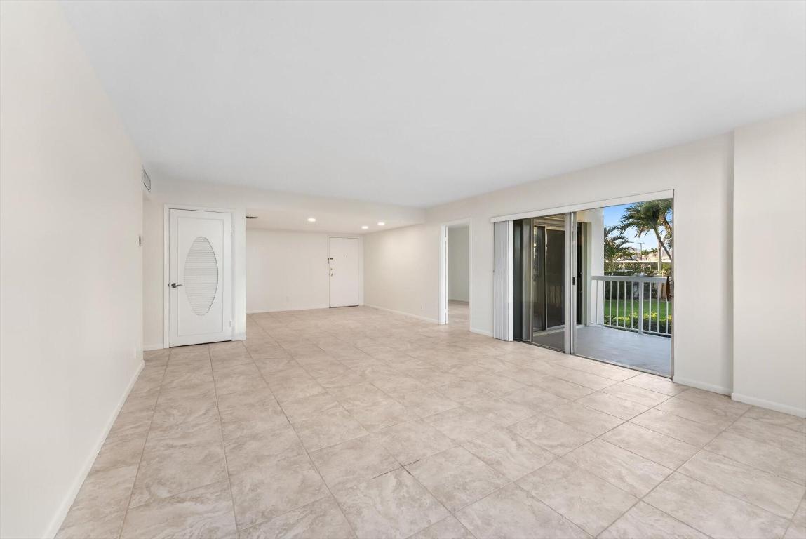 PORTOFINO CONDO PT OF LTS 15 AND 16,JARVIS PAR - Residential