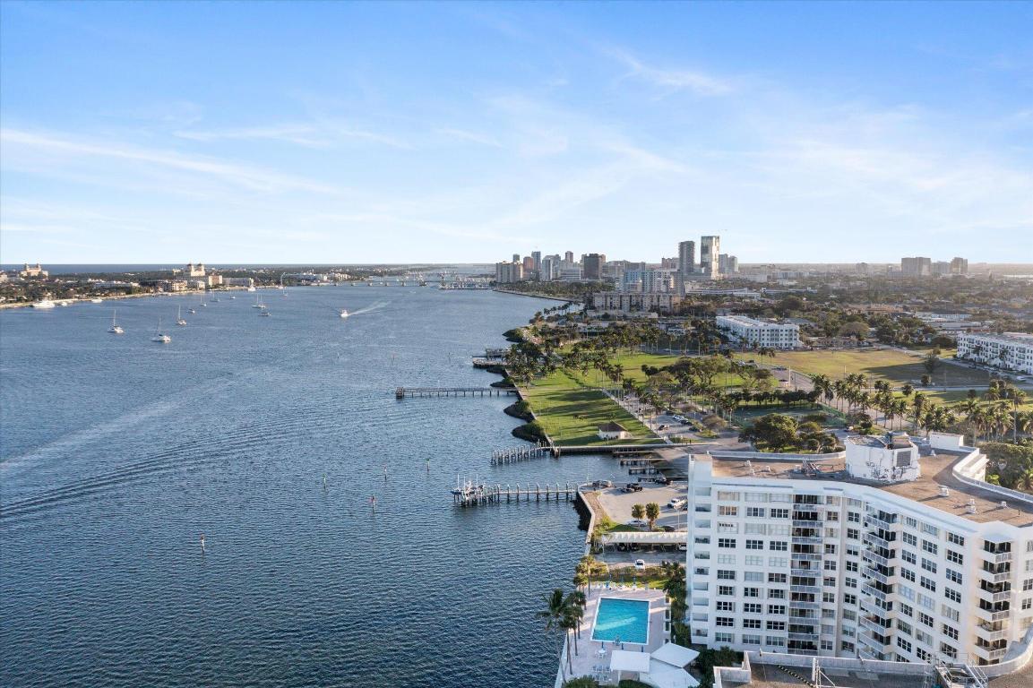 PORTOFINO CONDO PT OF LTS 15 AND 16,JARVIS PAR - Residential