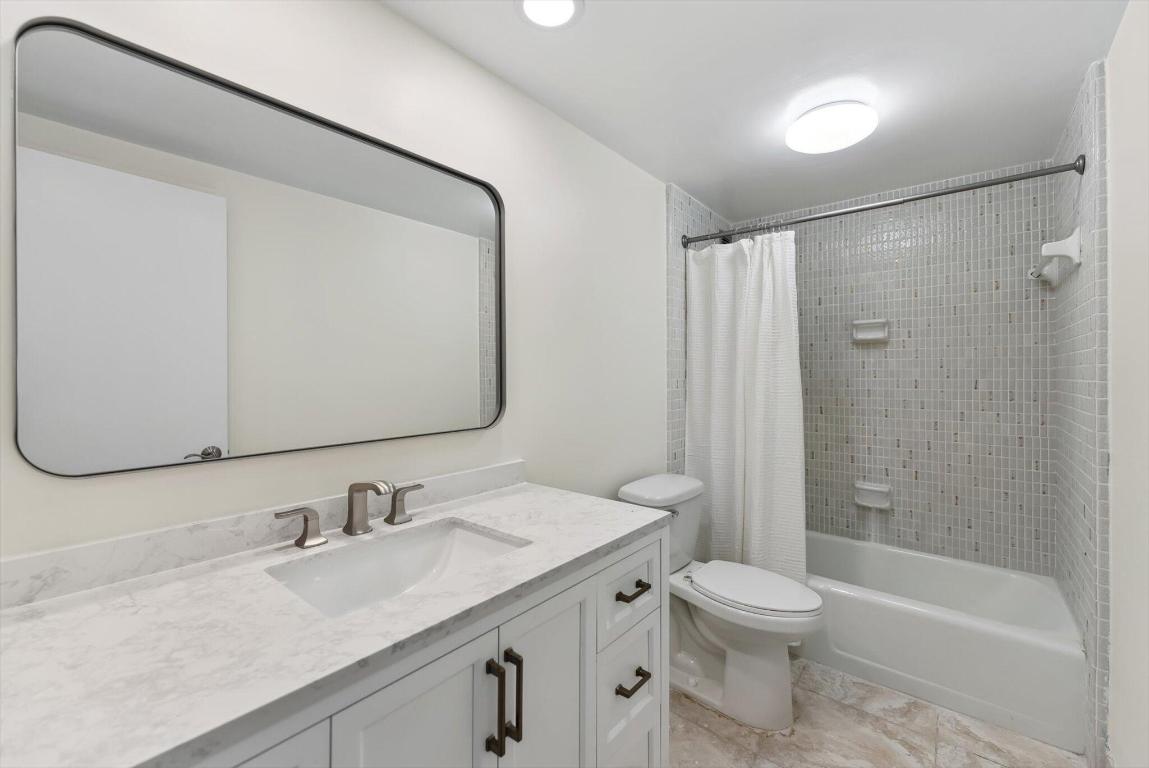 PORTOFINO CONDO PT OF LTS 15 AND 16,JARVIS PAR - Residential