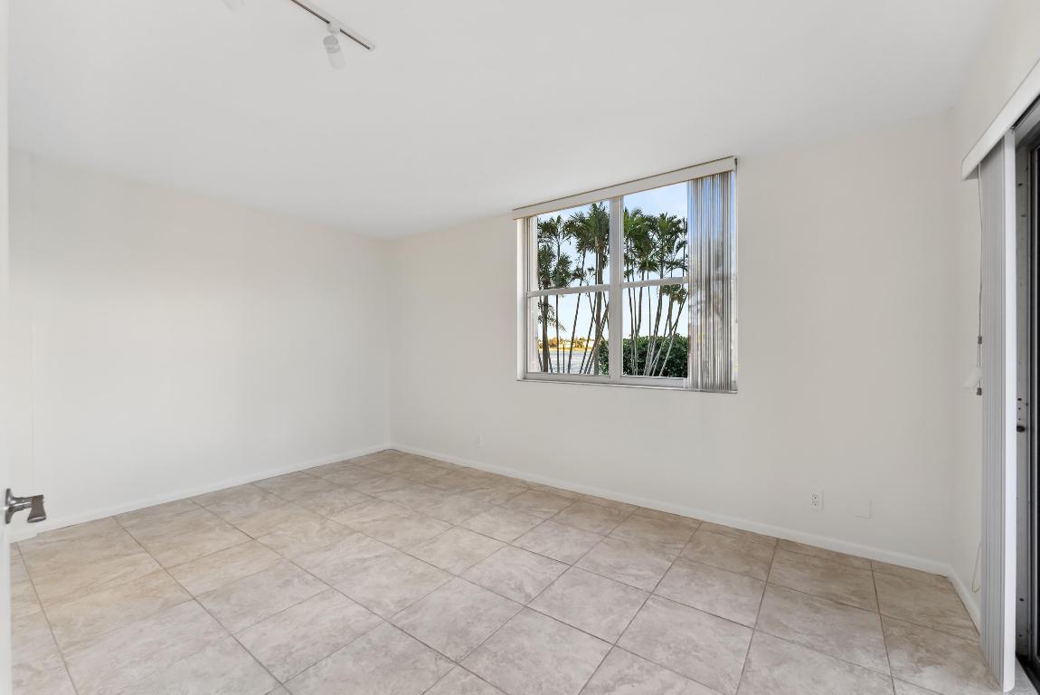 PORTOFINO CONDO PT OF LTS 15 AND 16,JARVIS PAR - Residential