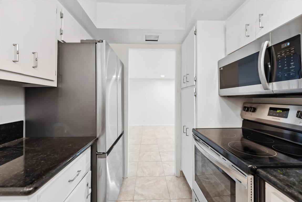 PORTOFINO CONDO PT OF LTS 15 AND 16,JARVIS PAR - Residential