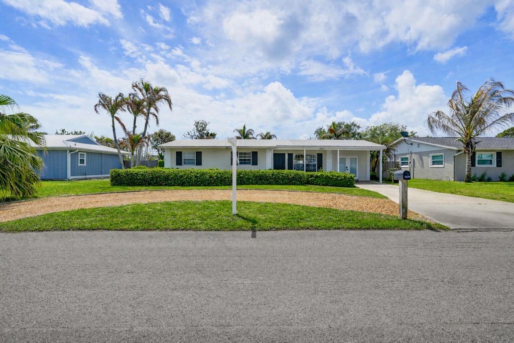 Photo of 1864 SE Lafayette Street, Stuart, FL 34997 (MLS # B26015725)