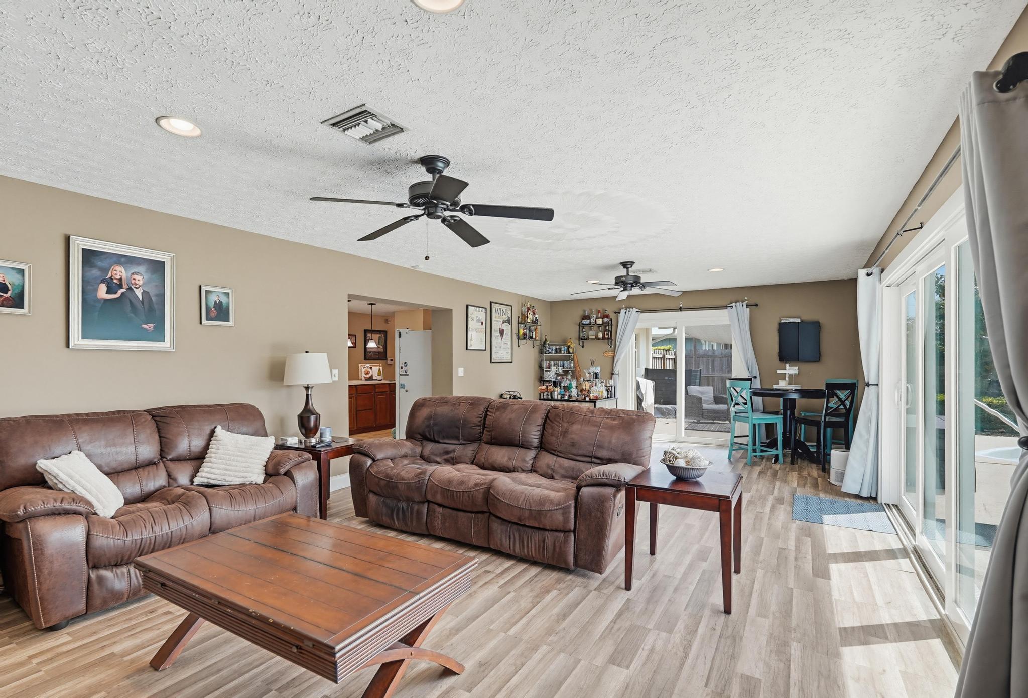 CORAL GARDENS - Residential