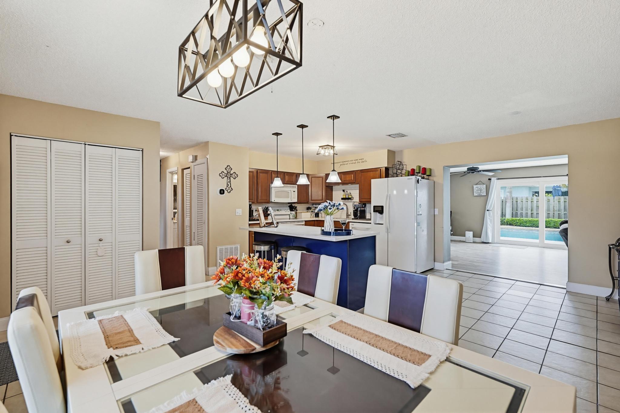 CORAL GARDENS - Residential