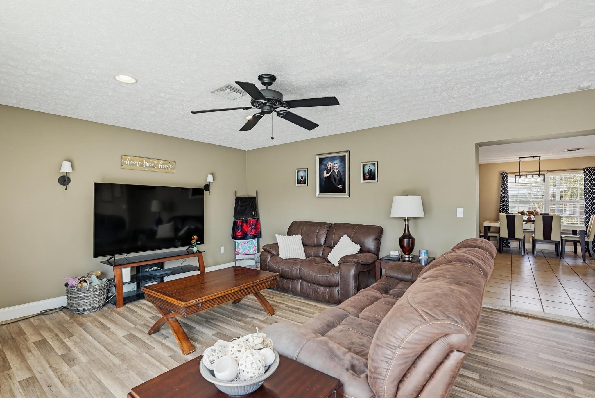 CORAL GARDENS - Residential