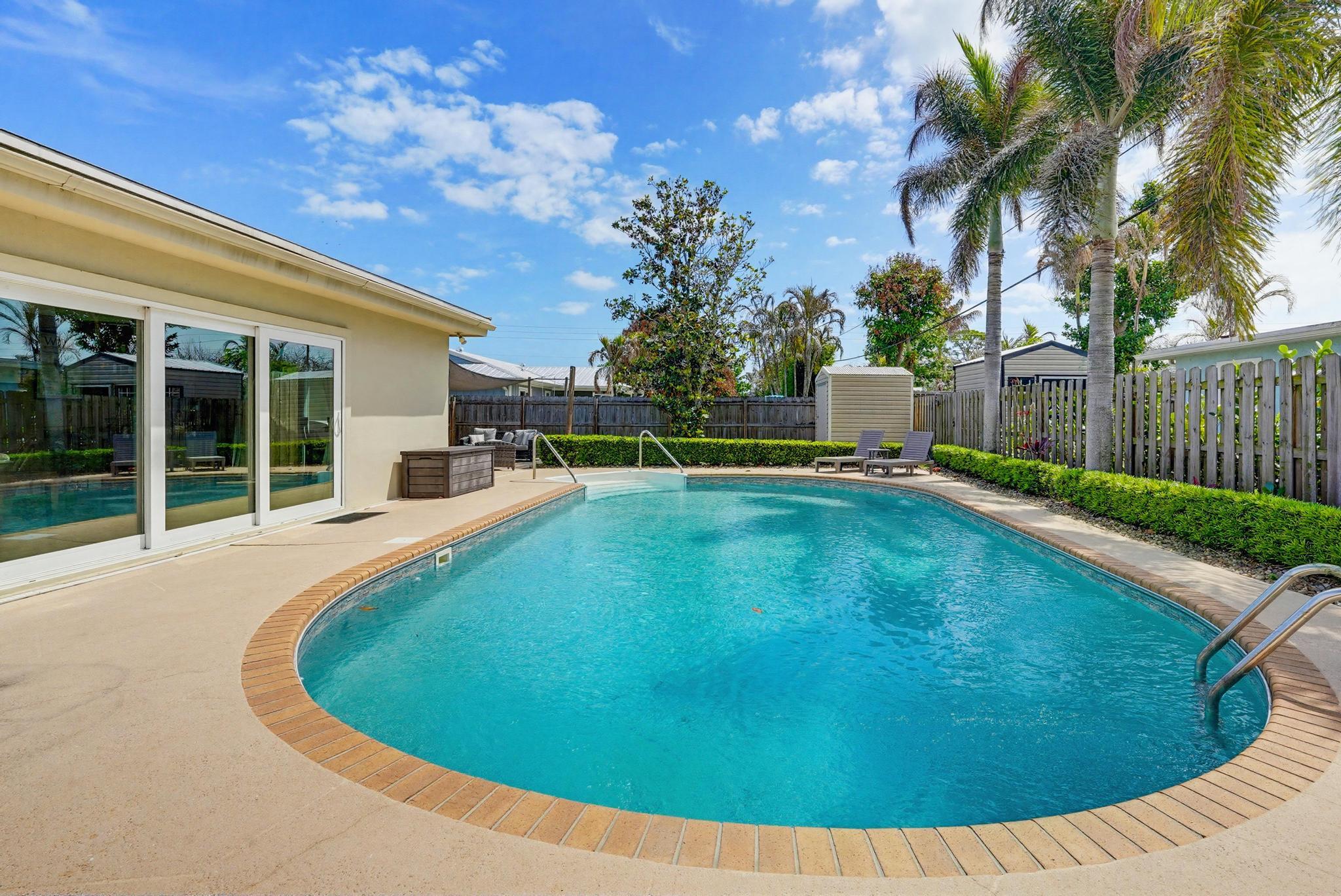 CORAL GARDENS - Residential