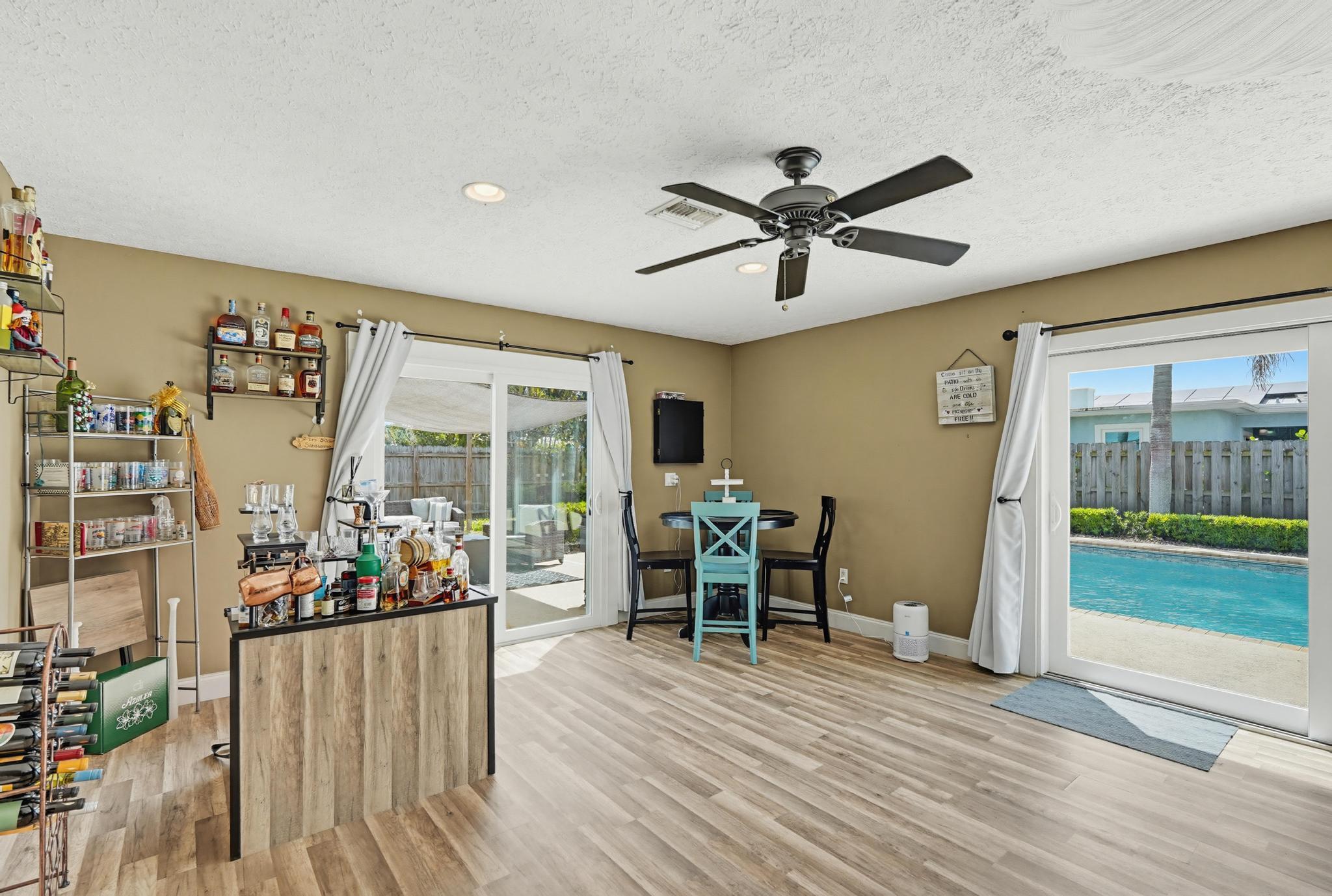 CORAL GARDENS - Residential