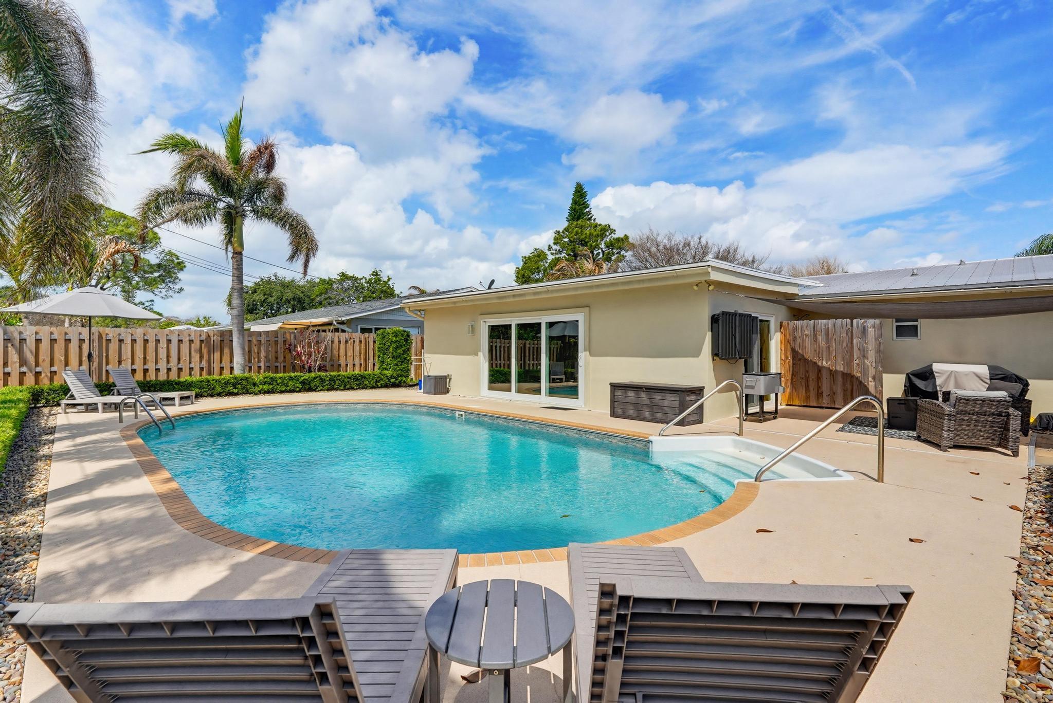 CORAL GARDENS - Residential