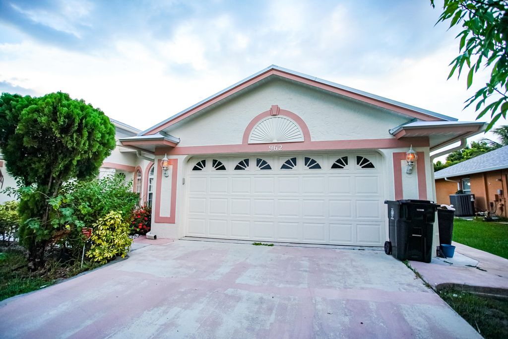 Photo of 962 SE Breakwater Avenue, Port Saint Lucie, FL 34983 (MLS # R10818739)