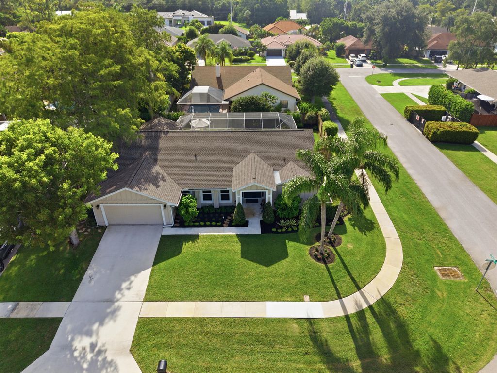 Photo of 805 Daffodil Drive, Wellington, FL 33414 (MLS # B26051048)