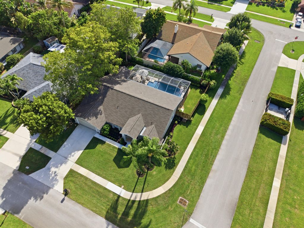 Photo of 805 Daffodil Drive, Wellington, FL 33414 (MLS # B26051048)