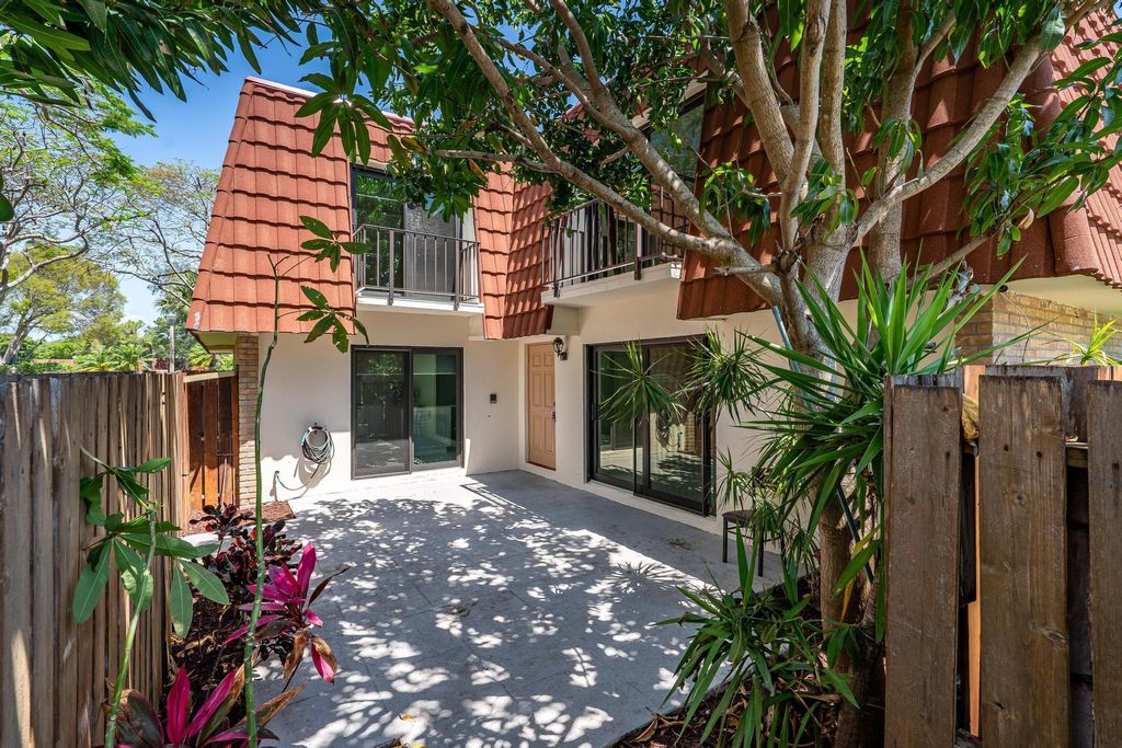 Photo of 3100 Spanish Wells Drive #B, Delray Beach, FL 33445 (MLS # F10502266)