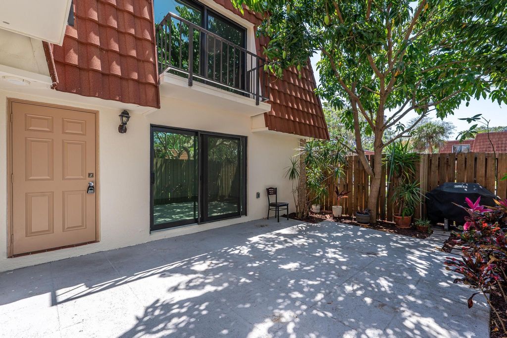 Photo of 3100 Spanish Wells Drive #B, Delray Beach, FL 33445 (MLS # F10502266)