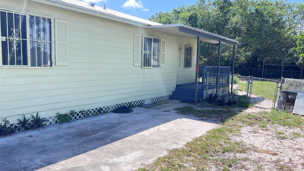 Photo of 2003 San Marcos Avenue, Fort Pierce, FL 34946 (MLS # R11066874)