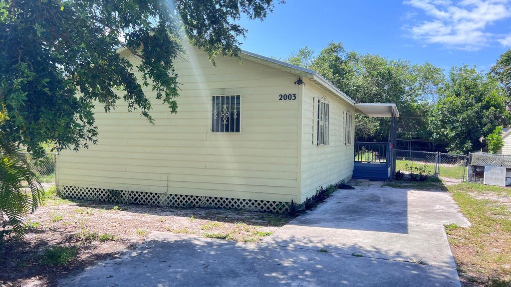 Photo of 2003 San Marcos Avenue, Fort Pierce, FL 34946 (MLS # R11066874)