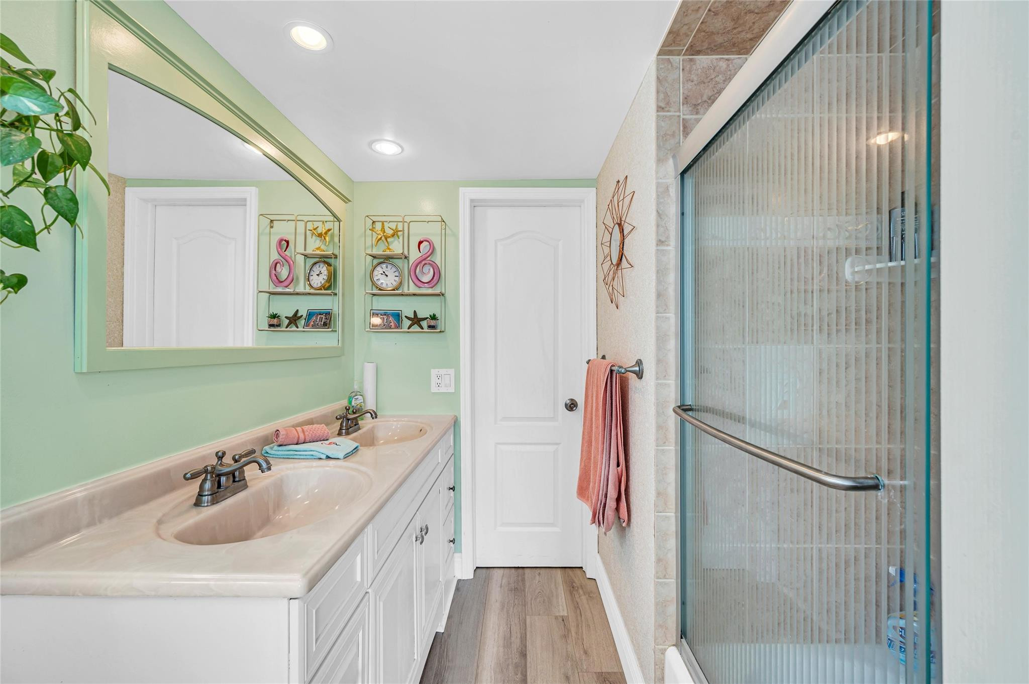 LEISURE SANDS CONDO - Residential