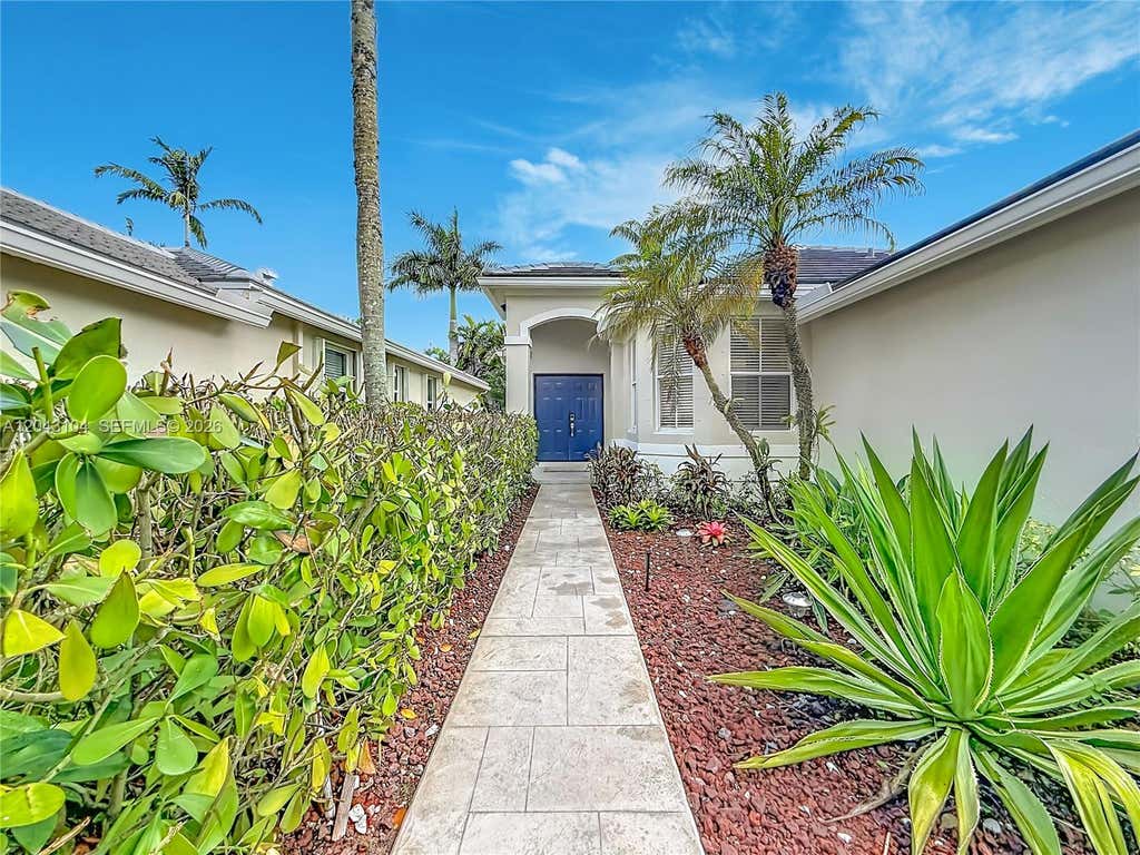 Photo of 1556 Winterberry Lane, Weston, FL 33327 (MLS # A12043104)
