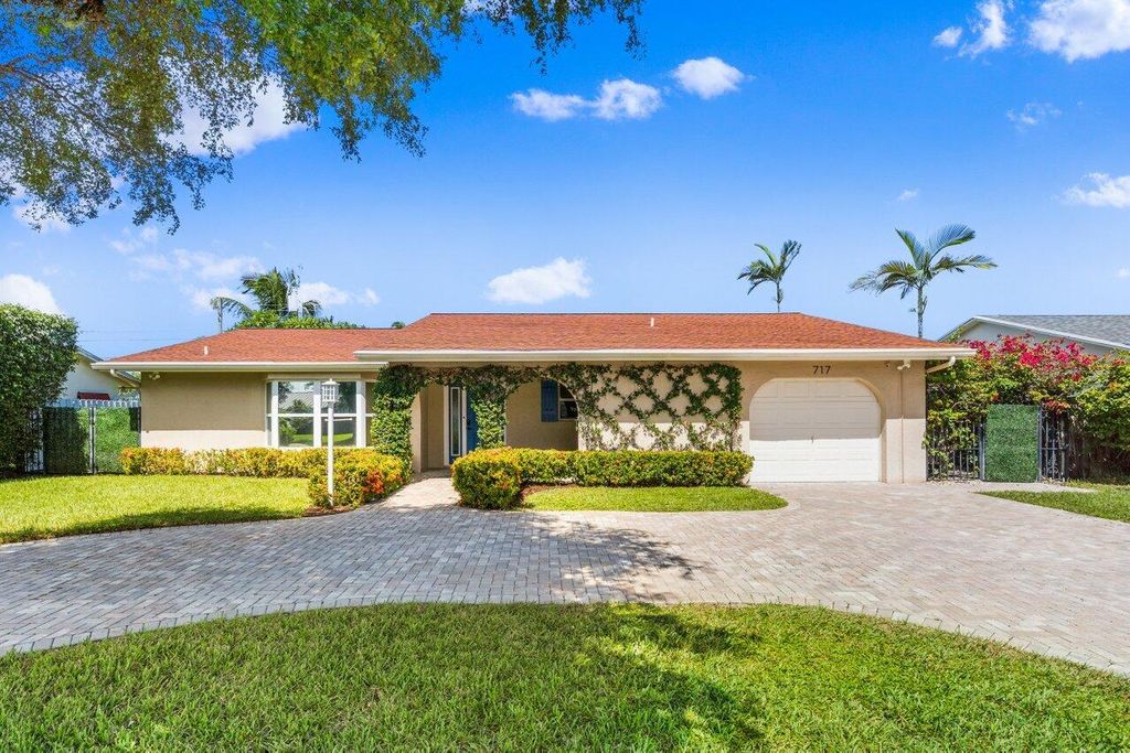 Photo of 717 Heron Drive, Delray Beach, FL 33444 (MLS # R10798053)