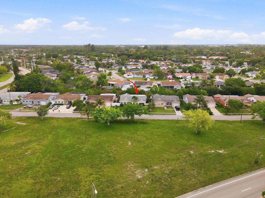 Photo of 22267 SW 57th Avenue, Boca Raton, FL 33428 (MLS # B26045378)