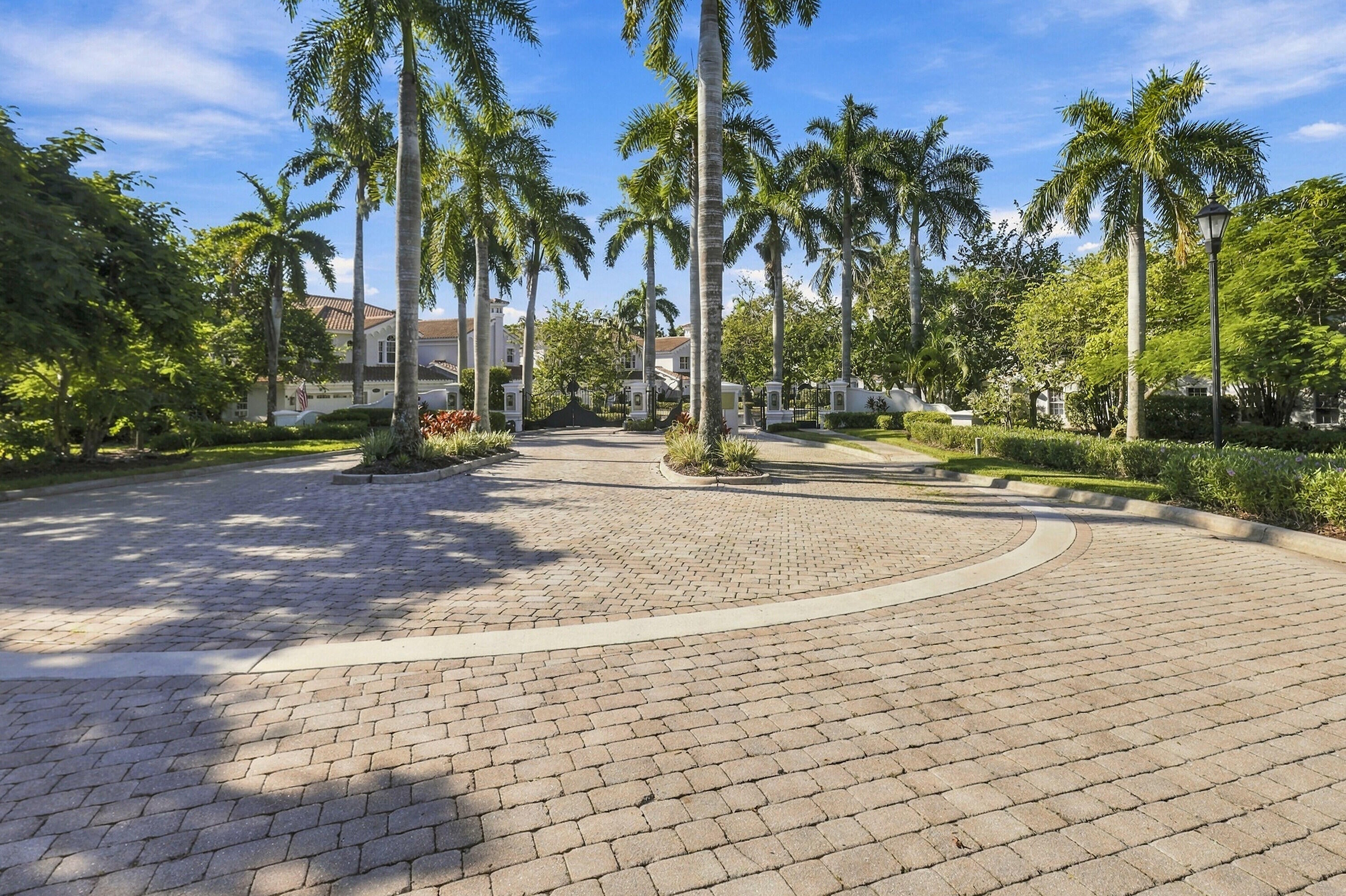 9010 Cascada Way