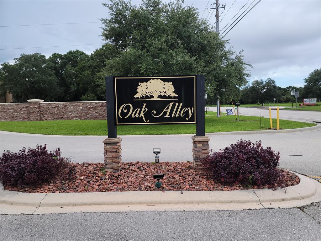 Beautiful oversized lot just shy of a half-acre (.40 ac) situated on a culdesac in the desirable gated community of Oak Alley. Lot is surrounded by beautiful upscale homes. Low HOA fees, public utilities, great location. Build your dream home.....buy now, build later!