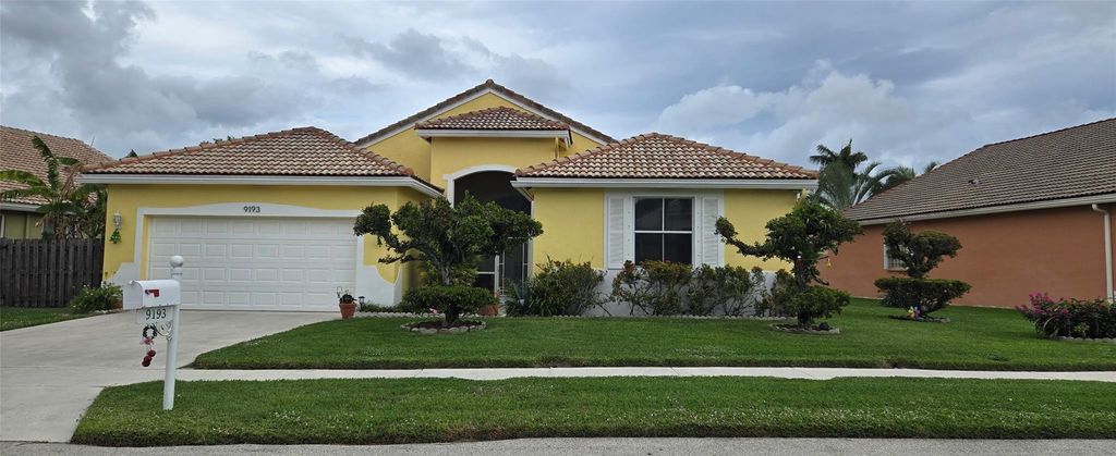 Photo of 9193 Cove Point Circle, Boynton Beach, FL 33472 (MLS # F10491887)