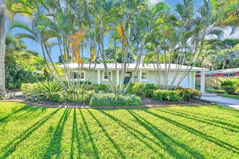 Photo of 282 SE Edgewood Drive, Stuart, FL 34996 (MLS # R11129693)