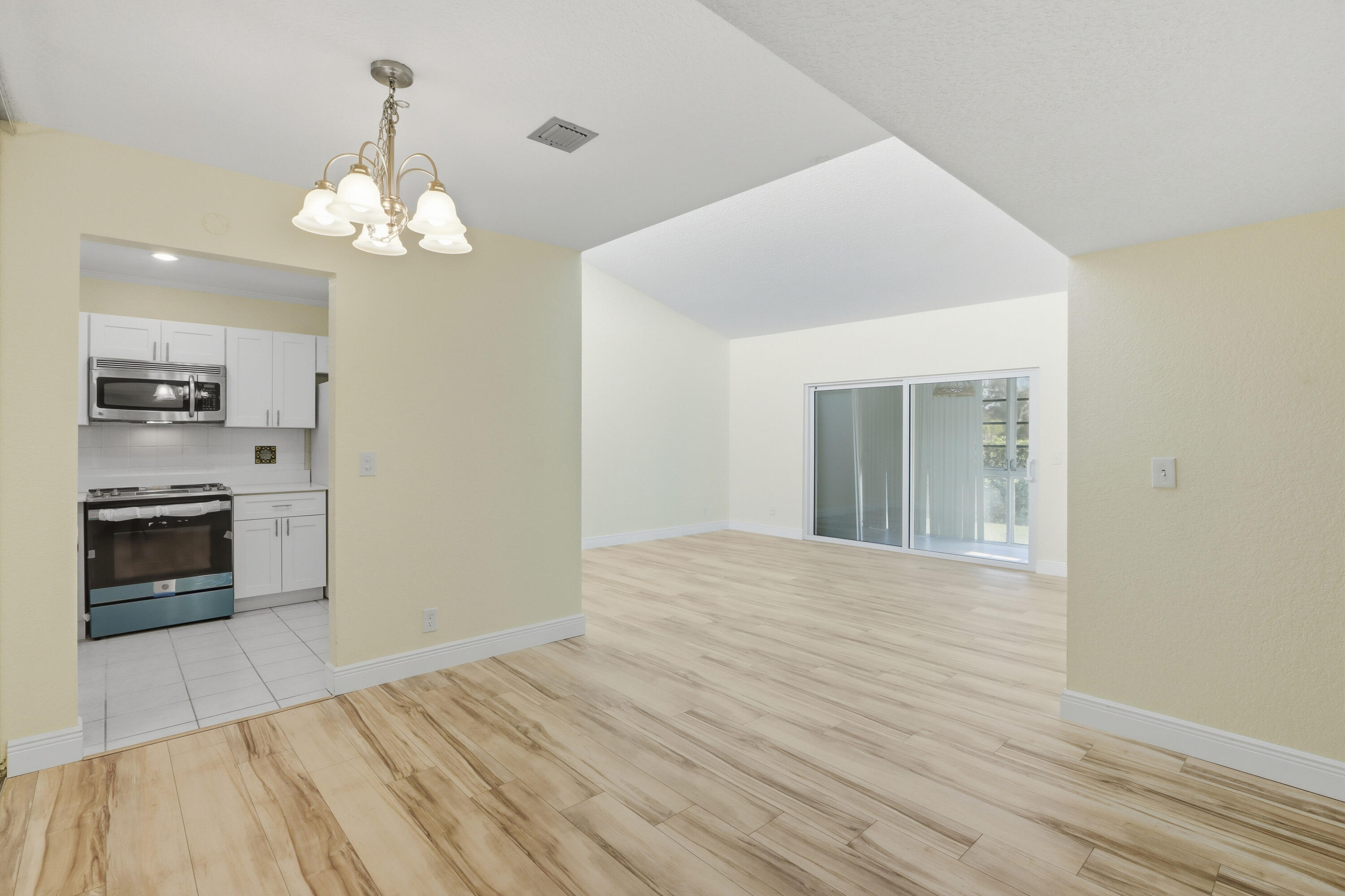 2534 Boundbrook Drive S 116