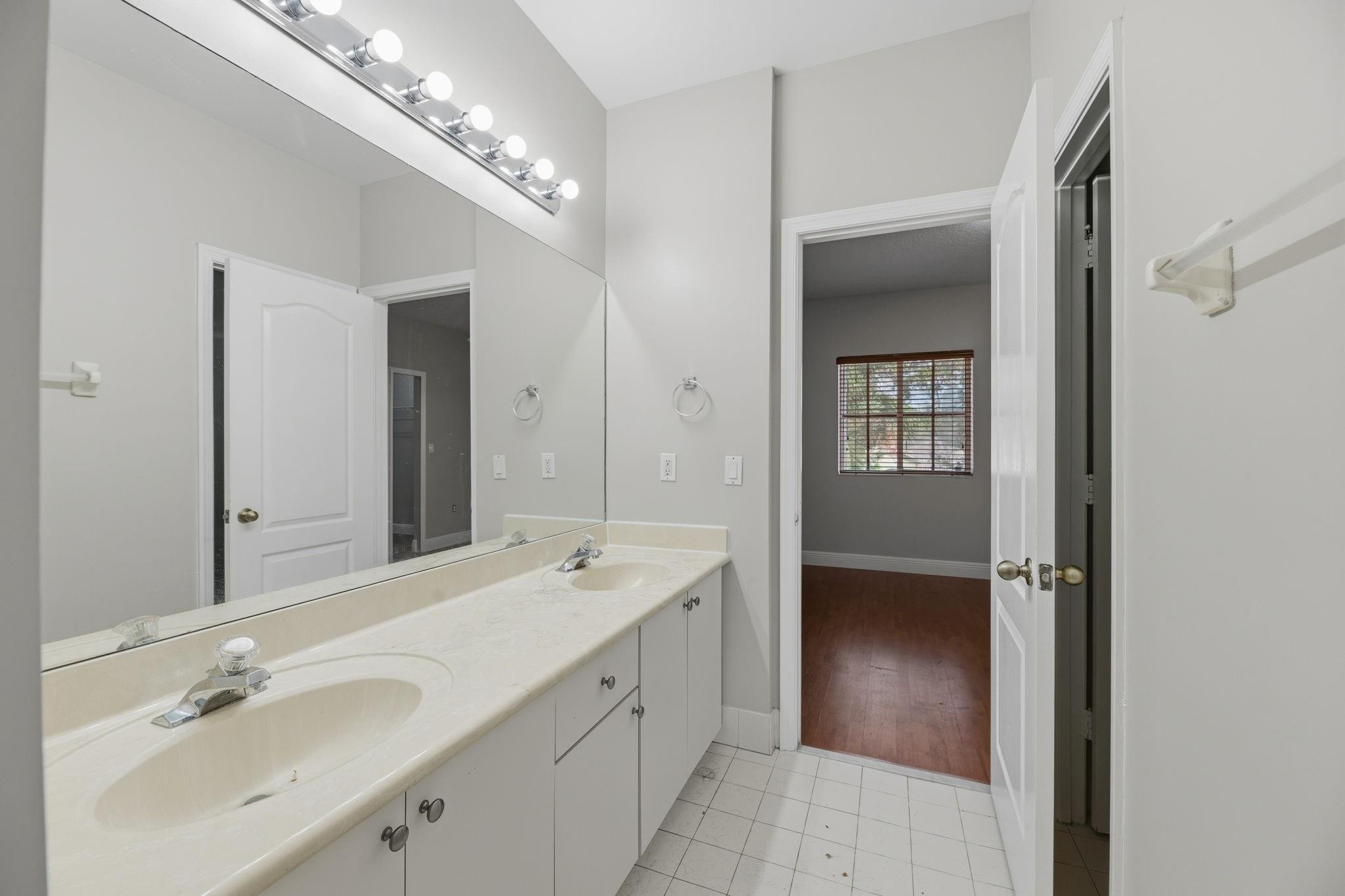 Pod 1 At Monarch Lakes 16 - Residential