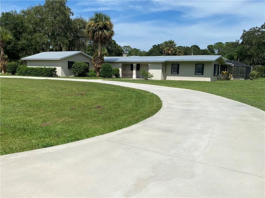 Photo of 1426 48th Court, Vero Beach, FL 32966 (MLS # R11087965)