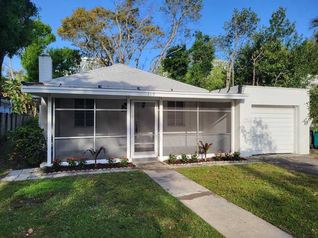 Photo of 319 SE 11th Avenue #front hse, Fort Lauderdale, FL 33301 (MLS # F10453416)