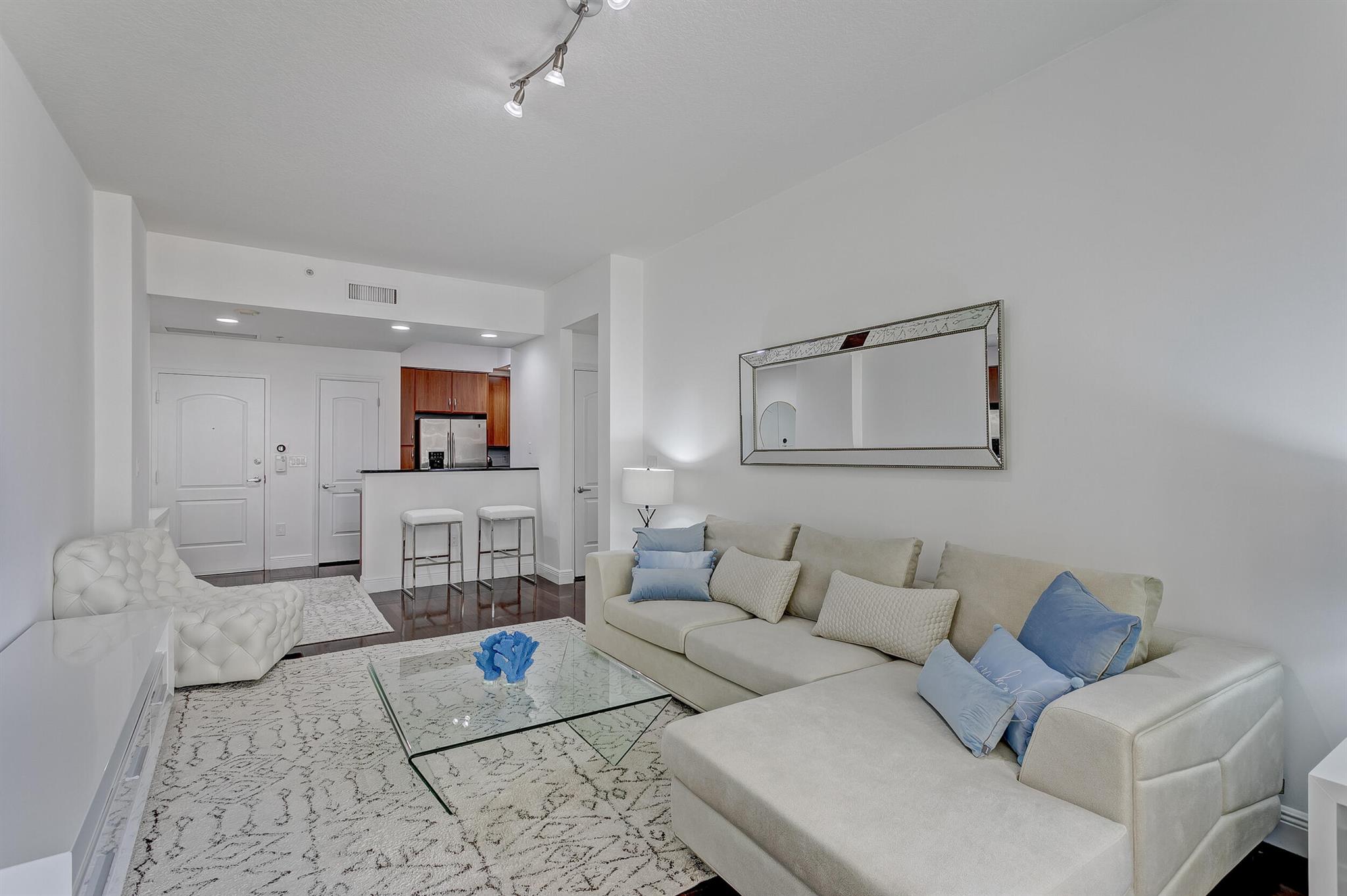 801 S Olive Avenue 929