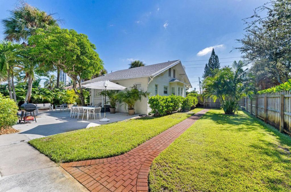 Photo of 5301 N Flagler Drive, West Palm Beach, FL 33407 (MLS # B26015972)