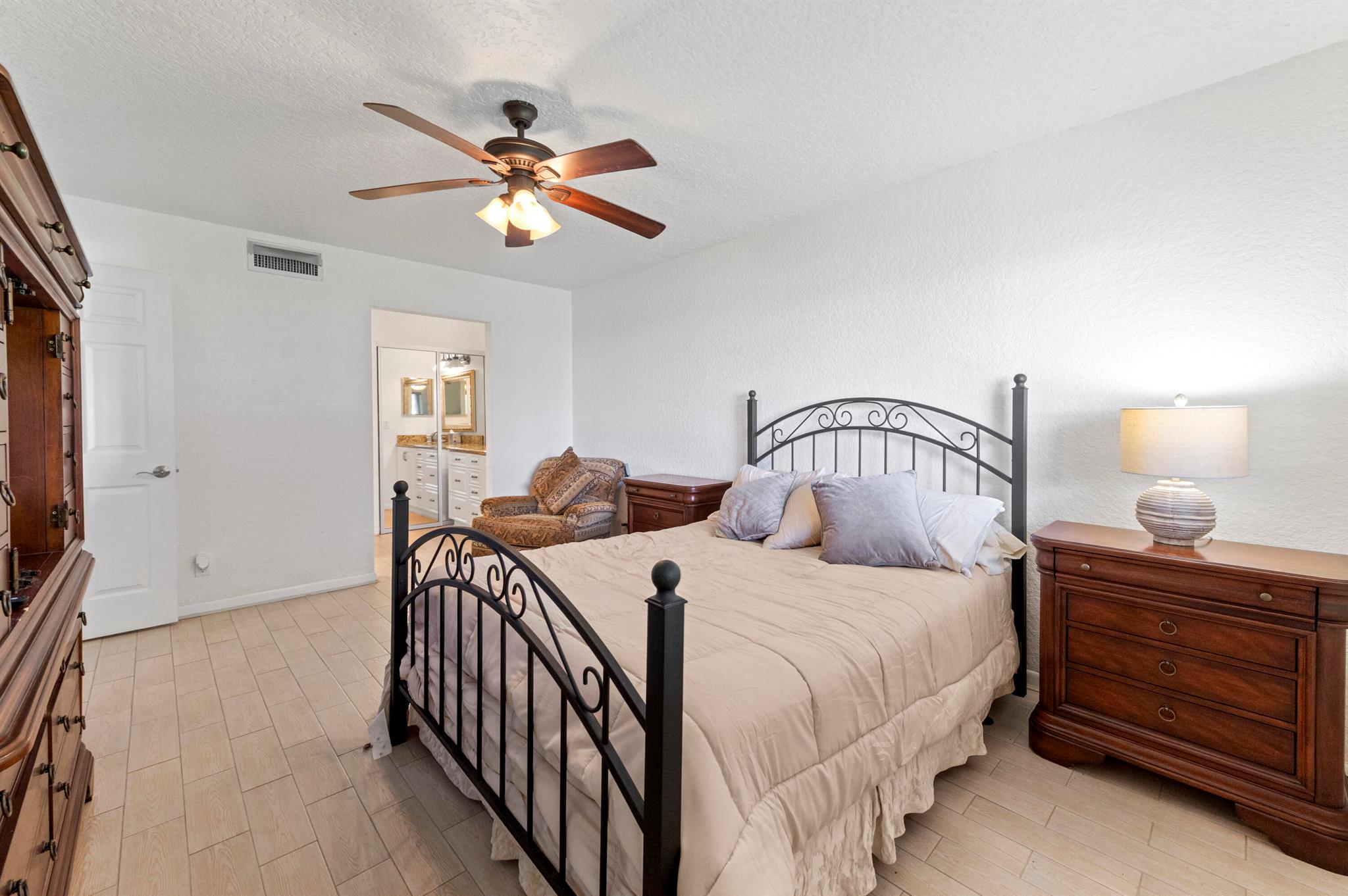 WATERSEDGE AT THE LAKES O - Residential Lease