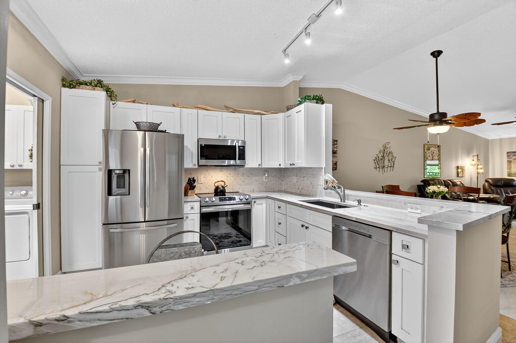 HUNTINGTON POINTE - Residential