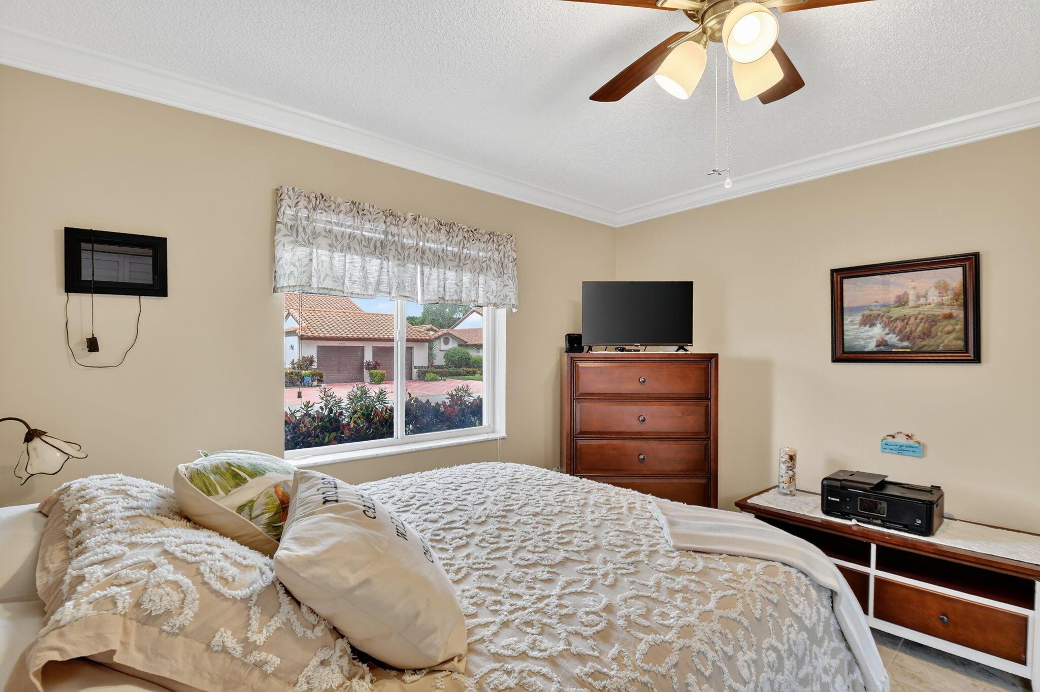 HUNTINGTON POINTE - Residential