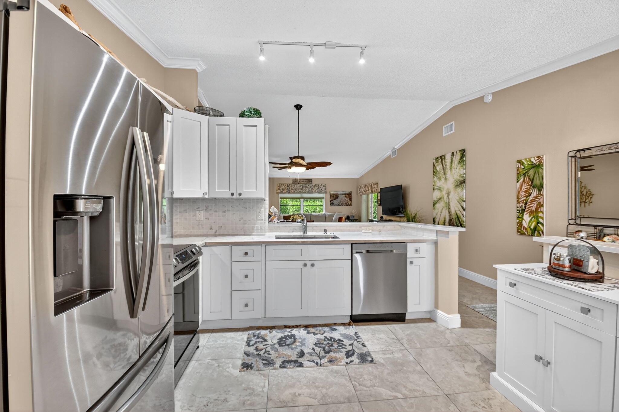 HUNTINGTON POINTE - Residential