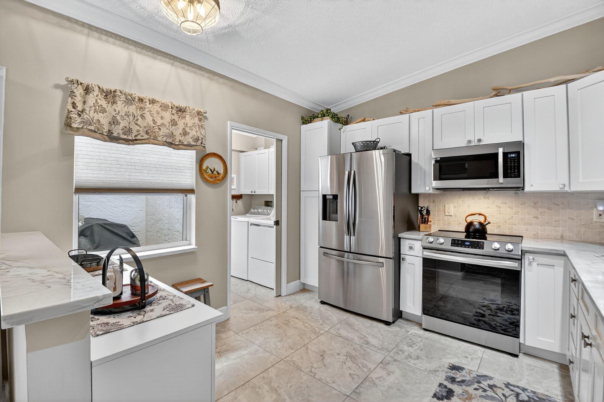 HUNTINGTON POINTE - Residential