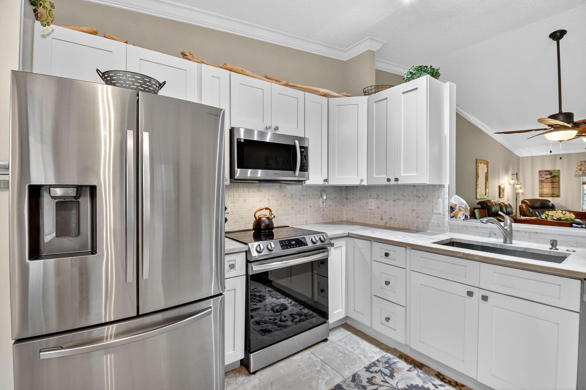 HUNTINGTON POINTE - Residential