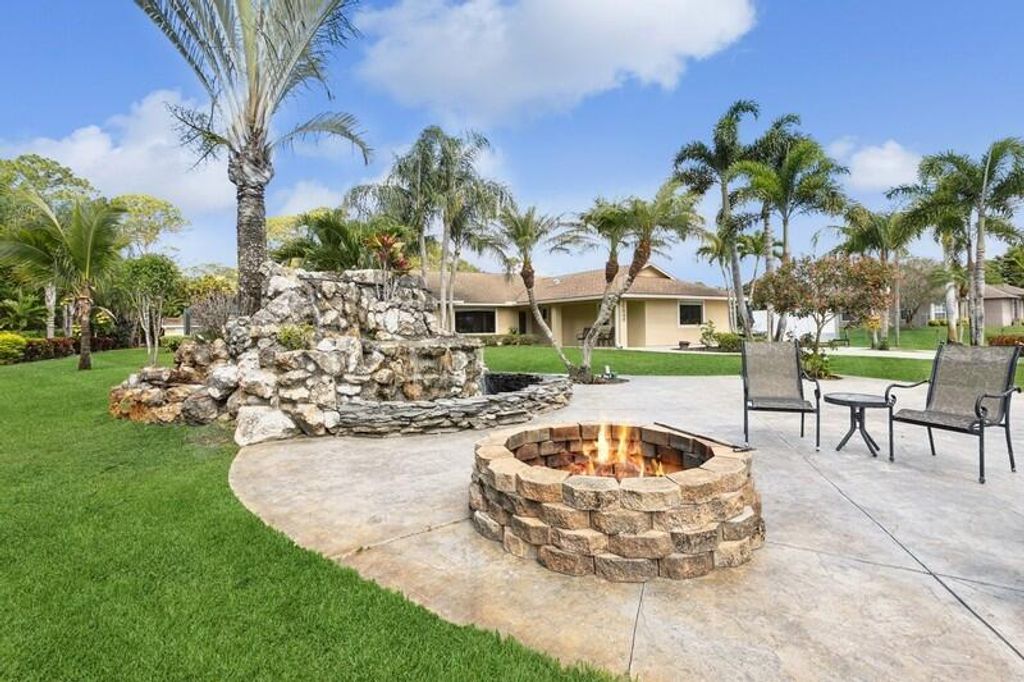 Photo of 16845 128th Trail N, Jupiter, FL 33478 (MLS # R11088955)