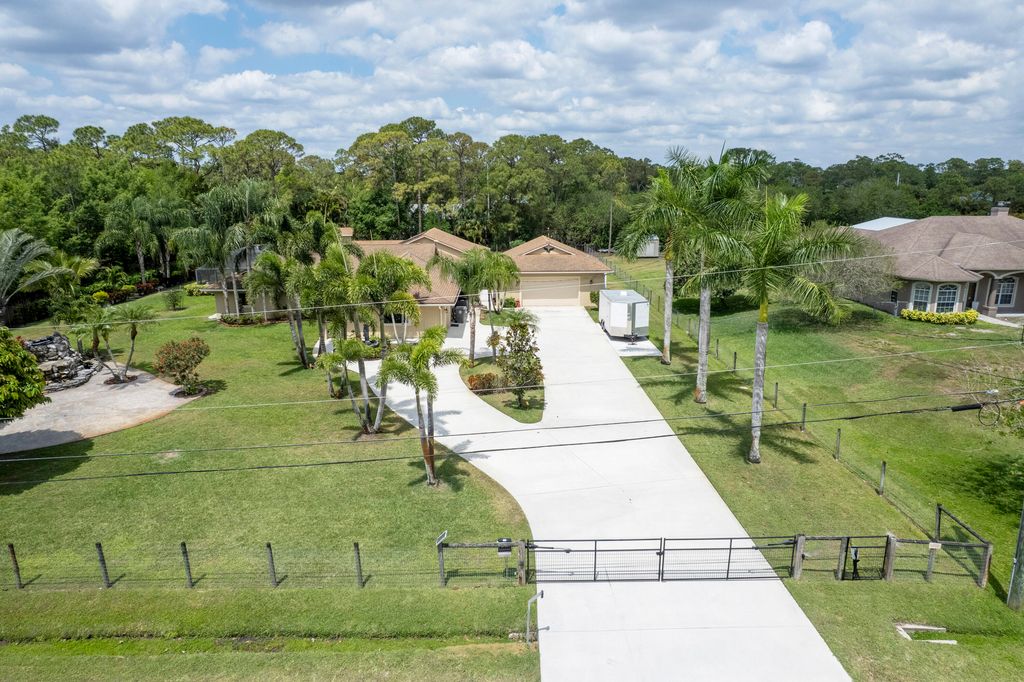 Photo of 16845 128th Trail N, Jupiter, FL 33478 (MLS # R11088955)