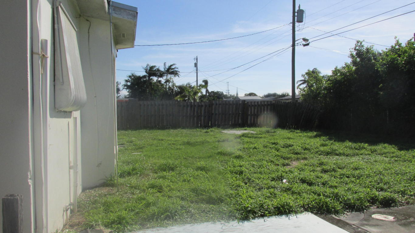 ENGLEWOOD MANOR - Residential Lease