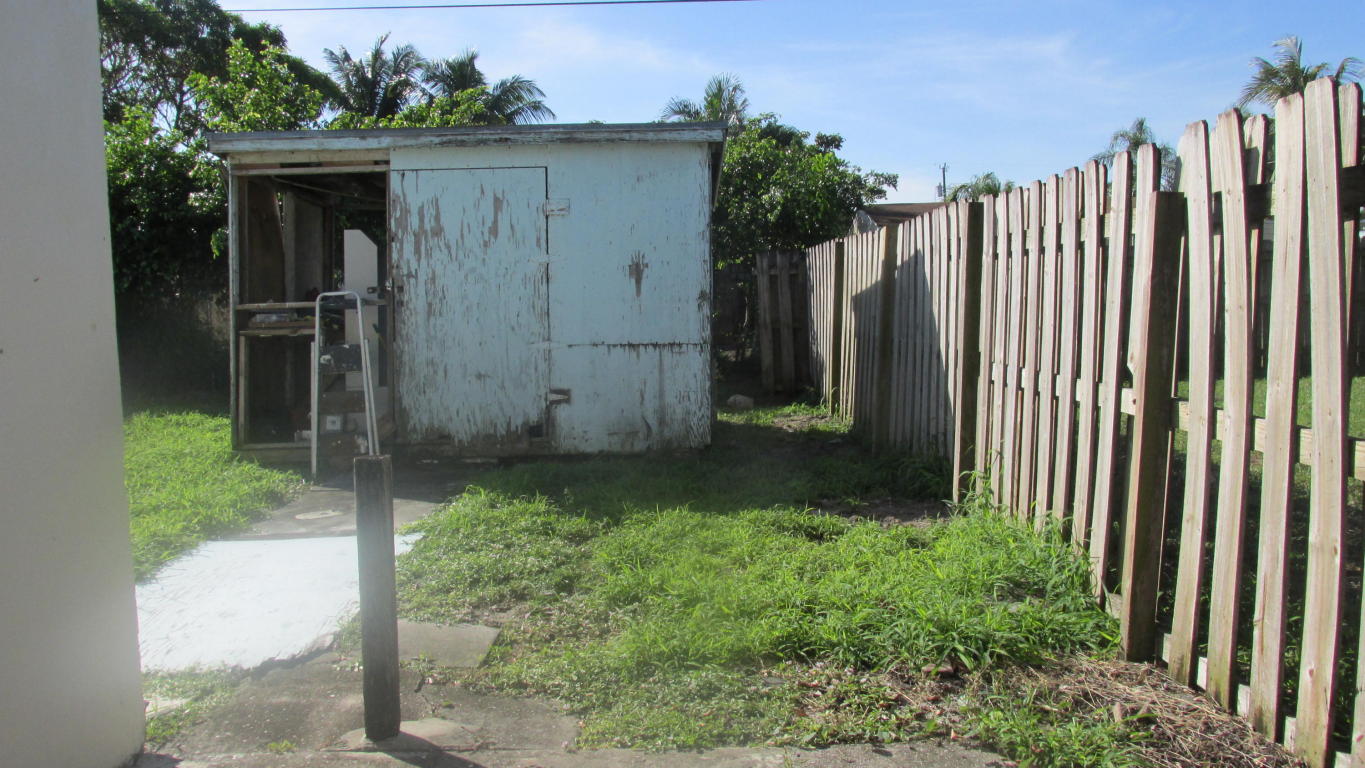 ENGLEWOOD MANOR - Residential Lease